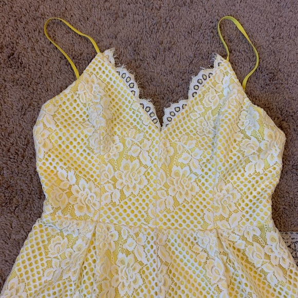 Lace Romper 🍋 - Picture 2 of 8